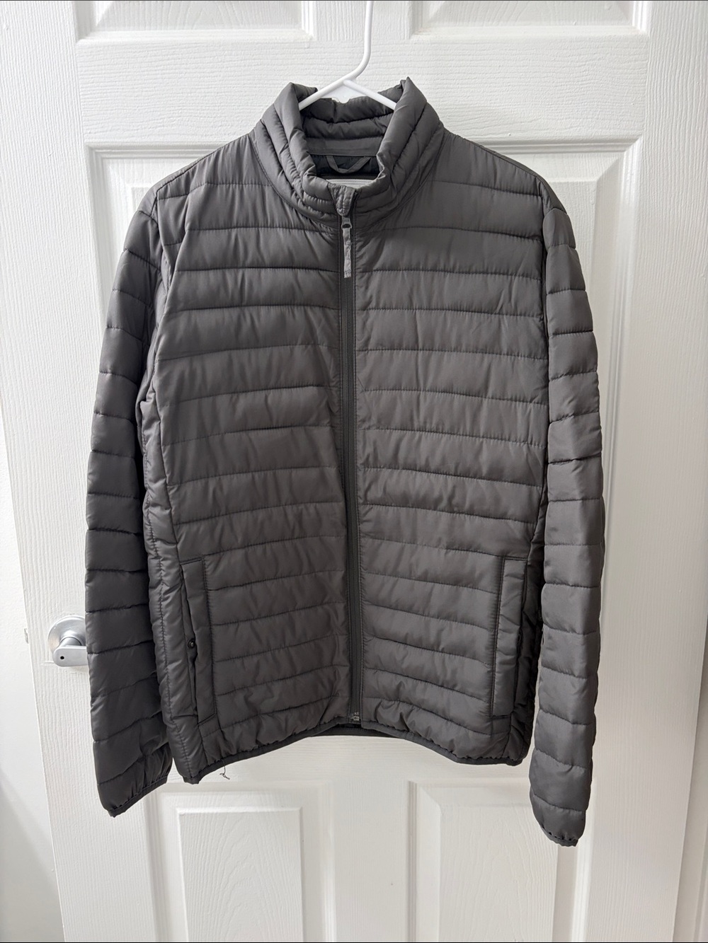 GAP Men's Quilted Puffer Jacket in Gray - Picture 1 of 2